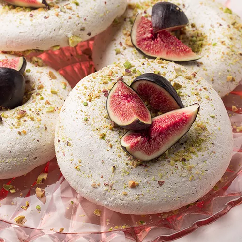 Pistachio Pavlova granulated sugar